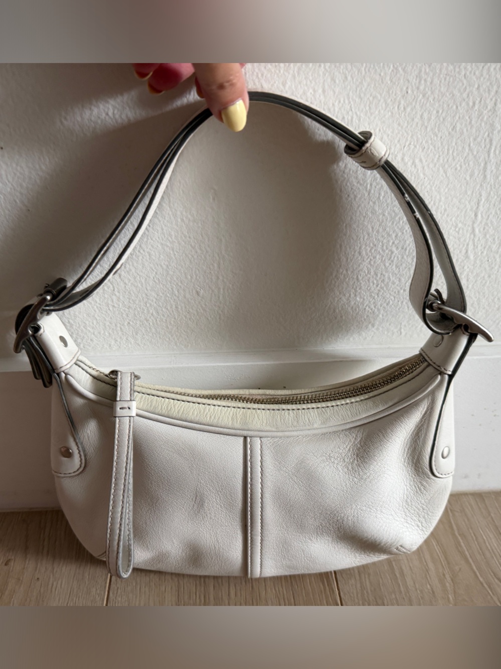 Coach Vintage White Leather Shoulder Bag